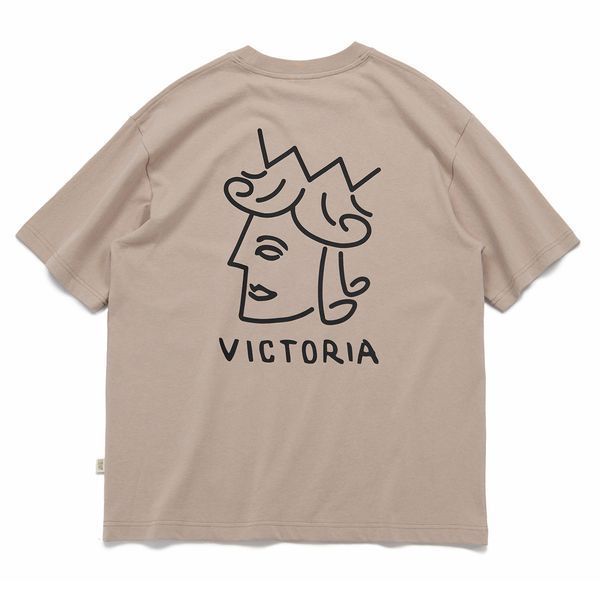 Футболка Victoria Hk QUEENHEAD LOGO S/S TEE cement 2621001-CEME фото